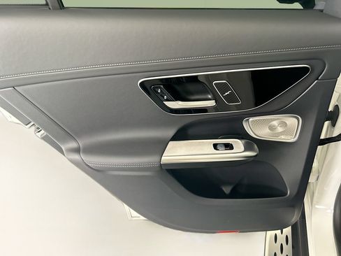 Used 2024 Mercedes-Benz GLC 300 4MATIC image 25