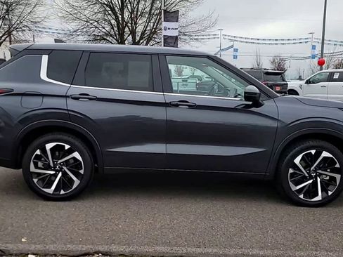 Used 2024 Mitsubishi Outlander SE image 9