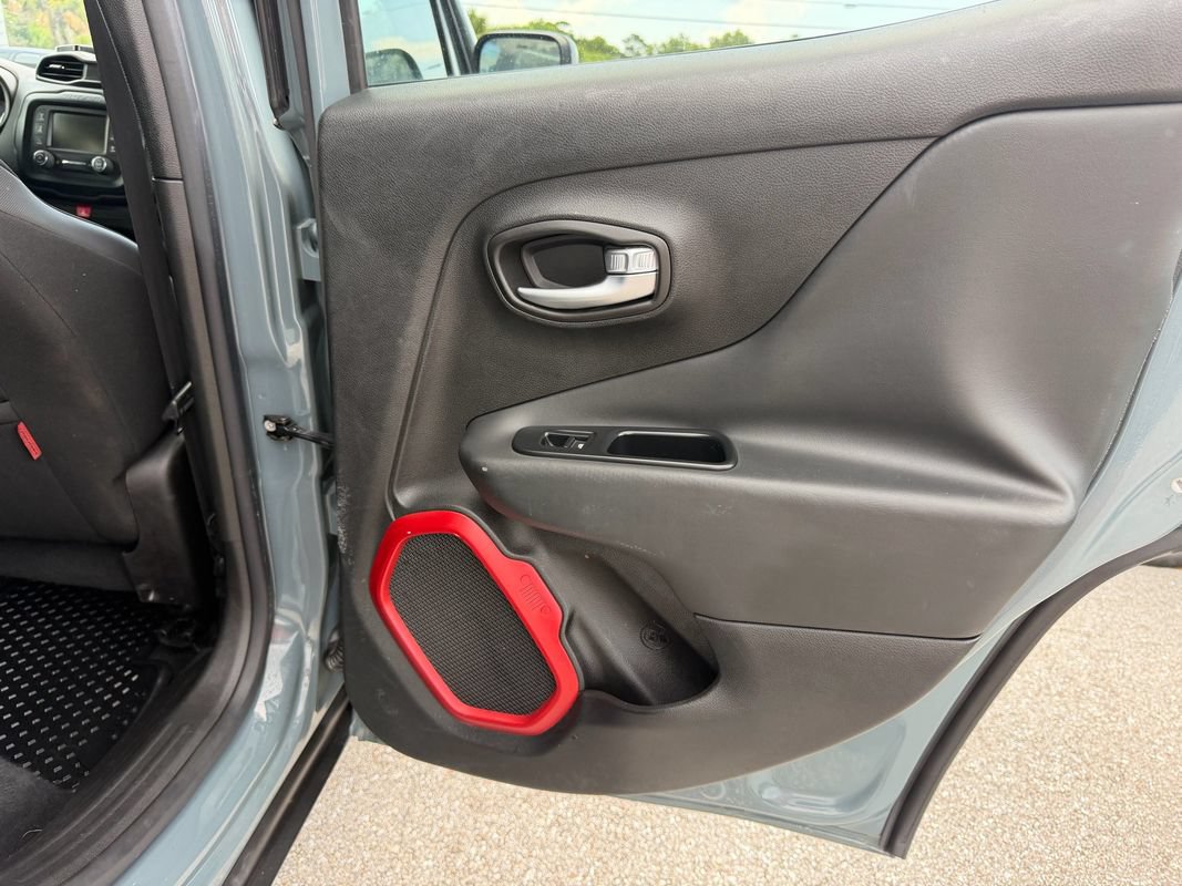 Used 2016 Jeep Renegade Trailhawk AWD/4WD image 29