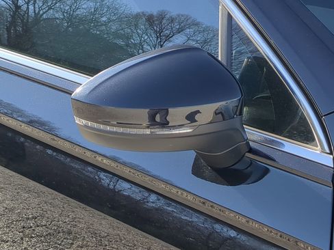 Used 2021 Volkswagen Tiguan SE image 10