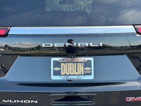Used 2025 GMC Yukon Denali AWD/4WD image 48