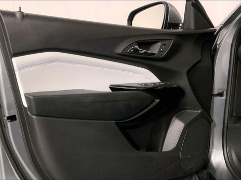 Used 2025 Chevrolet Trax LT w/ LT Convenience Package image 24