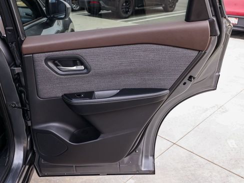 Used 2023 Nissan Rogue SV image 19