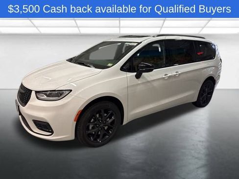 New 2026 Chrysler Pacifica Limited w/ S Appearance Package image 2