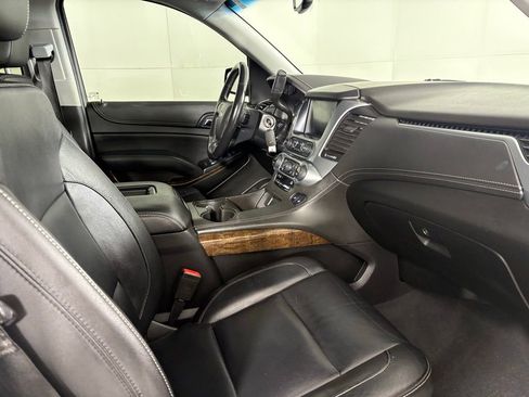Used 2019 Chevrolet Suburban LT image 17
