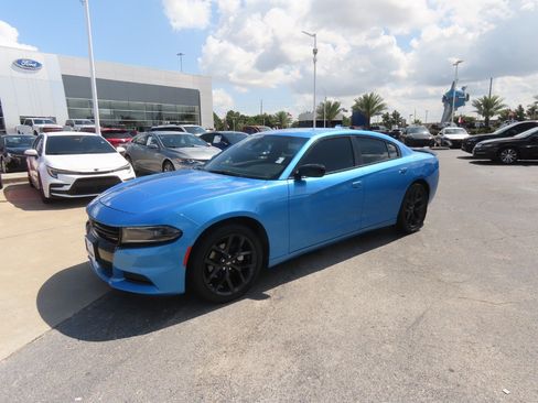 Used 2023 Dodge Charger SXT w/ Blacktop Package RWD image 2