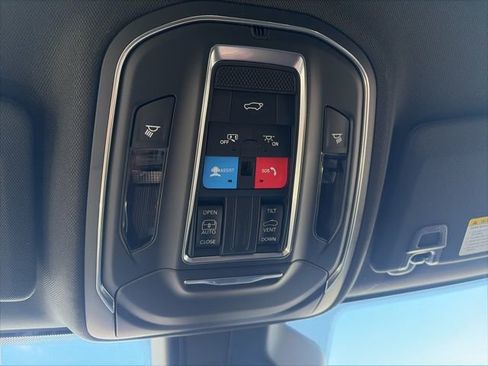 New 2025 Jeep Grand Cherokee L Altitude image 28