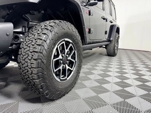Used 2024 Jeep Wrangler Unlimited Rubicon w/ Capability Package AWD/4WD image 12
