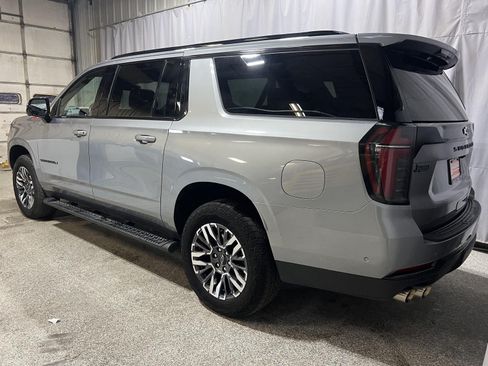 Used 2025 Chevrolet Suburban Z71 AWD/4WD image 8