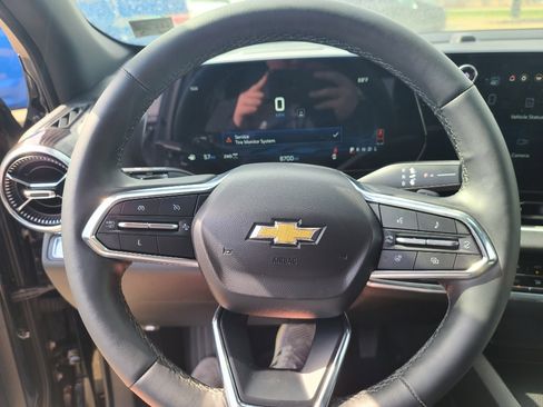 Used 2025 Chevrolet Equinox LT w/ Convenience Package II image 8