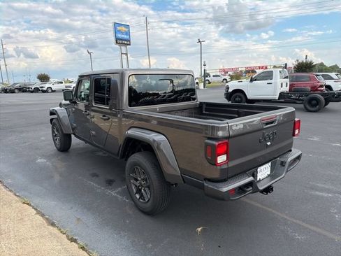 Used 2025 Jeep Gladiator Sport AWD/4WD image 21