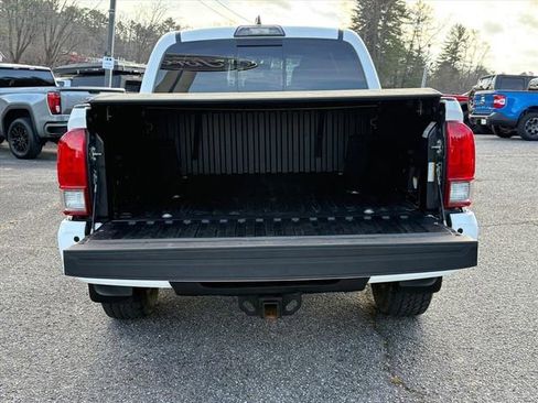 Used 2017 Toyota Tacoma TRD Sport image 23