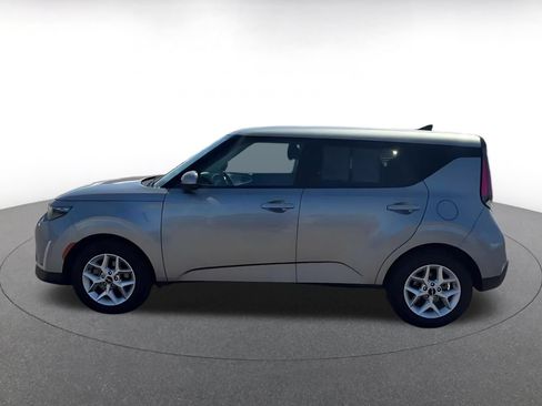 Used 2025 Kia Soul LX w/ LX Technology Package FWD image 8