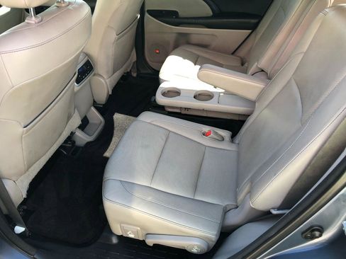 Used 2015 Toyota Highlander Limited image 24