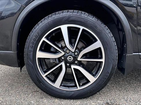 Certified 2019 Nissan Rogue SL w/ Premium Package image 7