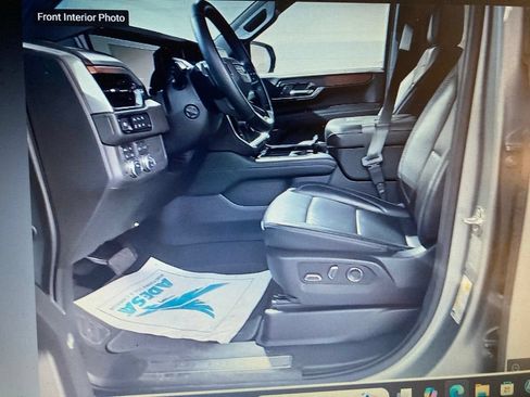 Used 2025 GMC Yukon XL Denali AWD/4WD image 4