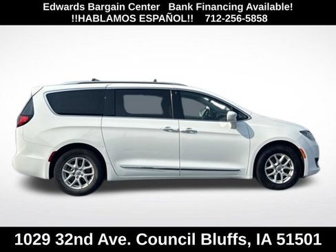 Used 2020 Chrysler Pacifica Touring-L FWD image 8