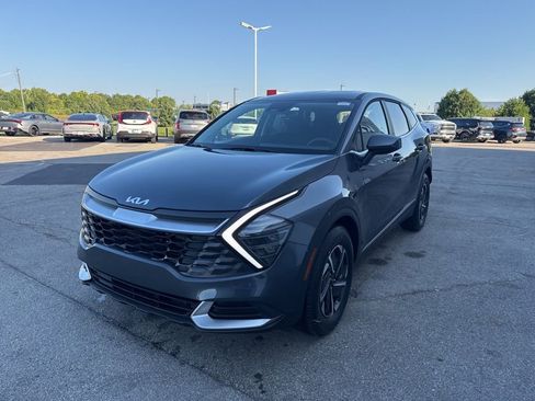 Certified 2025 Kia Sportage LX image 3