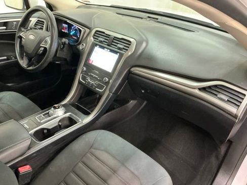 Used 2019 Ford Fusion SE FWD image 18