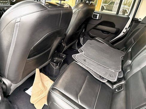 Used 2020 Jeep Gladiator Overland w/ Uconnect 4C Nav & Sound Group image 17