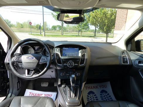 Used 2018 Ford Focus Titanium w/ Titanium Technology Package FWD image 41