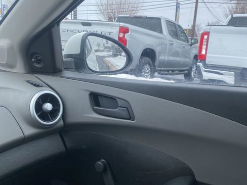 Used 2017 Chevrolet Sonic LT image 29