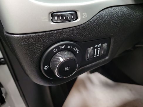 Used 2018 Jeep Cherokee Latitude Plus image 28