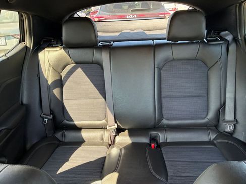 Used 2025 Buick Envista Preferred image 38