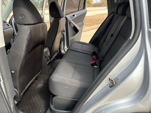 Used 2010 Volkswagen Tiguan S image 49