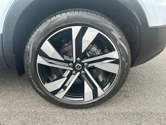Used 2024 Volvo XC40 B5 Plus w/ Climate Package AWD/4WD image 9