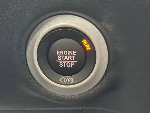 Used 2024 Chrysler Pacifica Touring image 27