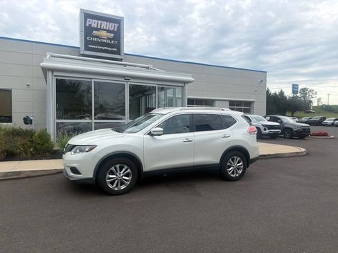 Used 2016 Nissan Rogue SV w/ SV Premium Package AWD/4WD image 2