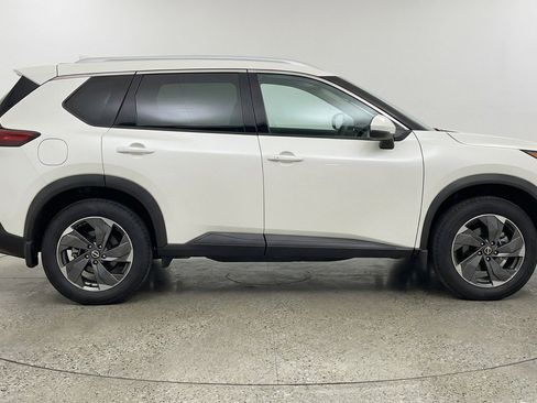 Used 2025 Nissan Rogue SV AWD/4WD image 11