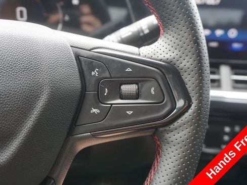 Used 2024 Chevrolet Trax RS w/ Sunroof Package FWD image 4