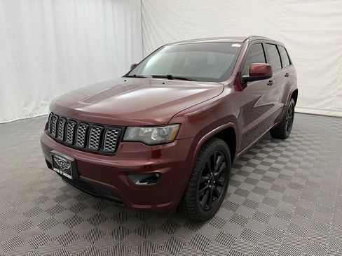 Used 2017 Jeep Grand Cherokee Altitude AWD/4WD image 2