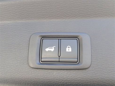 Used 2024 Mitsubishi Outlander SE Black Edition image 13