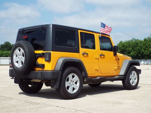 Used 2012 Jeep Wrangler Unlimited Sport AWD/4WD image 6