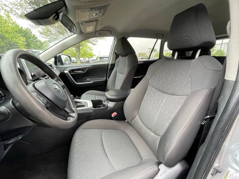 Used 2024 Toyota RAV4 XLE FWD image 23