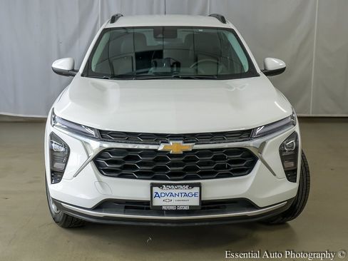 Used 2025 Chevrolet Trax LT w/ LT Convenience Package image 5