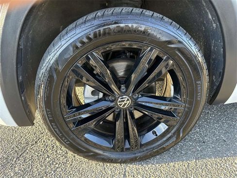 Used 2023 Volkswagen Atlas Cross Sport SEL R-Line image 12