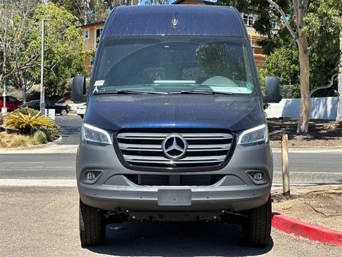 Used 2024 Mercedes-Benz Sprinter 2500 image 8