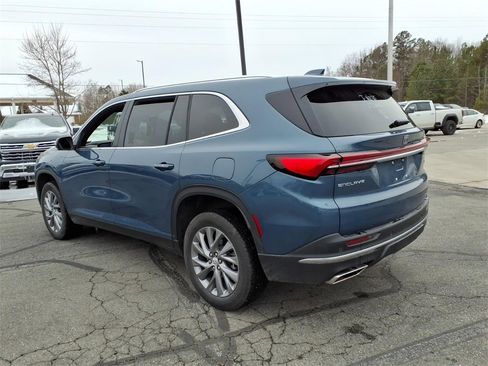 Used 2025 Buick Enclave Preferred image 3