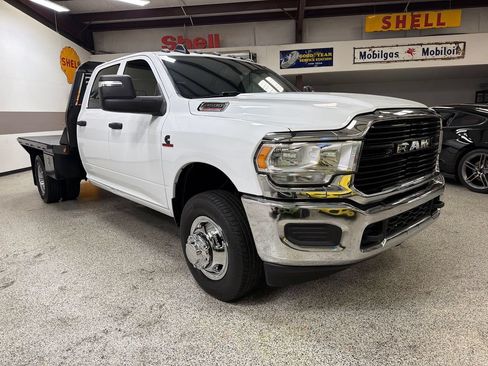 Used 2023 RAM 3500 Tradesman w/ Chrome Appearance Group RWD image 11