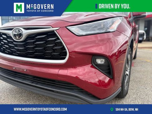Used 2023 Toyota Highlander XLE AWD/4WD image 11