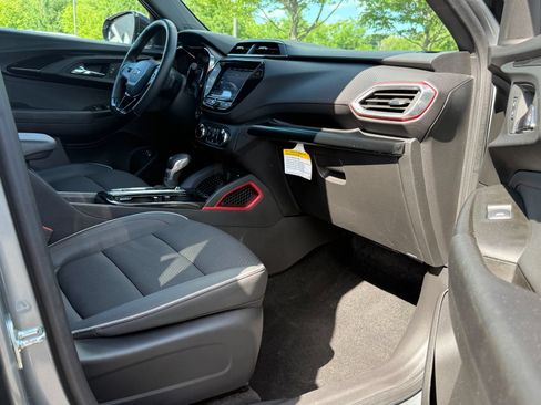 Used 2023 Chevrolet TrailBlazer RS w/ Sun and Liftgate Package AWD/4WD image 12