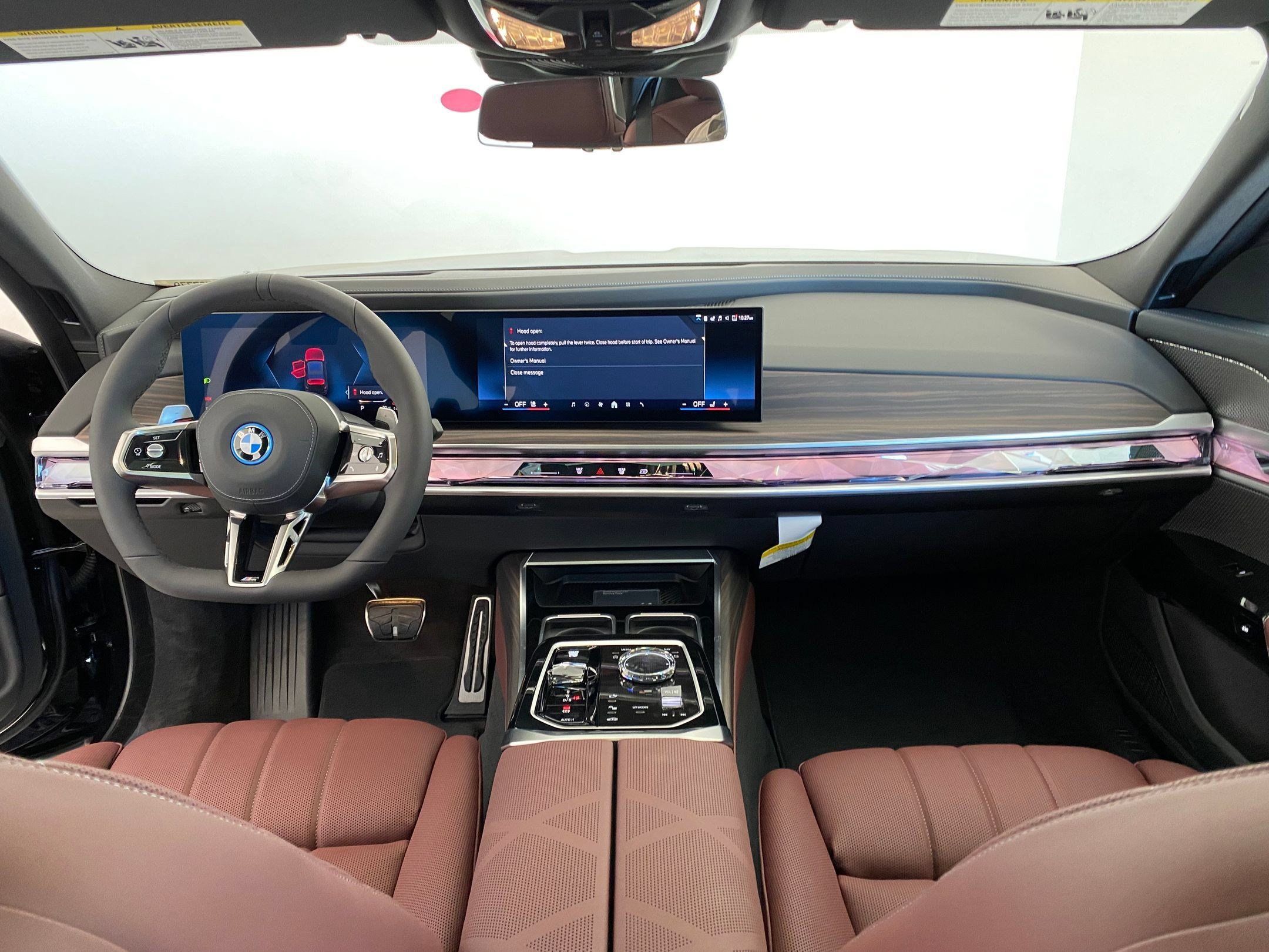 Used 2026 BMW 750e xDrive w/ Premium Package AWD/4WD image 14