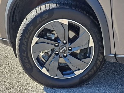 Used 2025 Nissan Rogue SV image 10