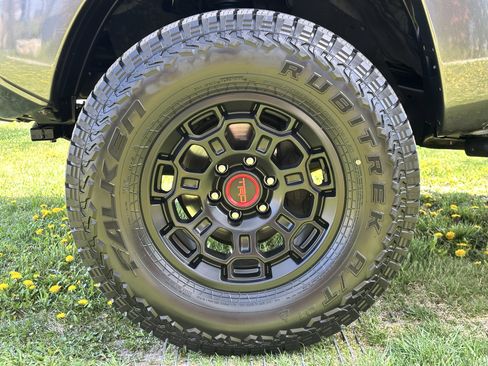 Used 2015 Toyota Tacoma 4x4 Double Cab w/ TRD Off-Road Package image 15