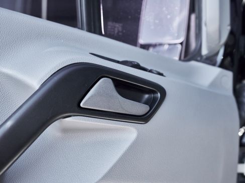 Used 2018 Mercedes-Benz Sprinter 2500 image 37