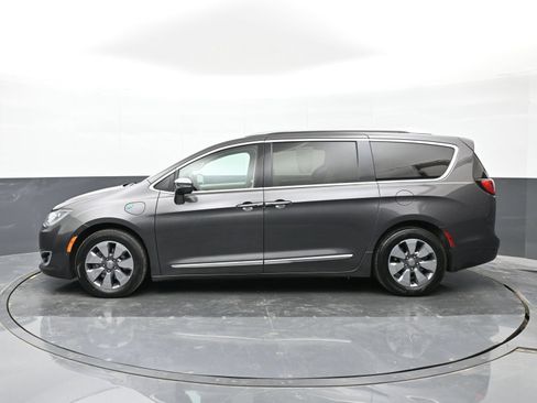 Used 2018 Chrysler Pacifica Limited w/ Advanced Safetytec Group FWD image 9